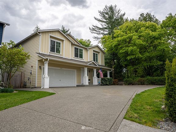 Extra large, expanded driveway for ample parking