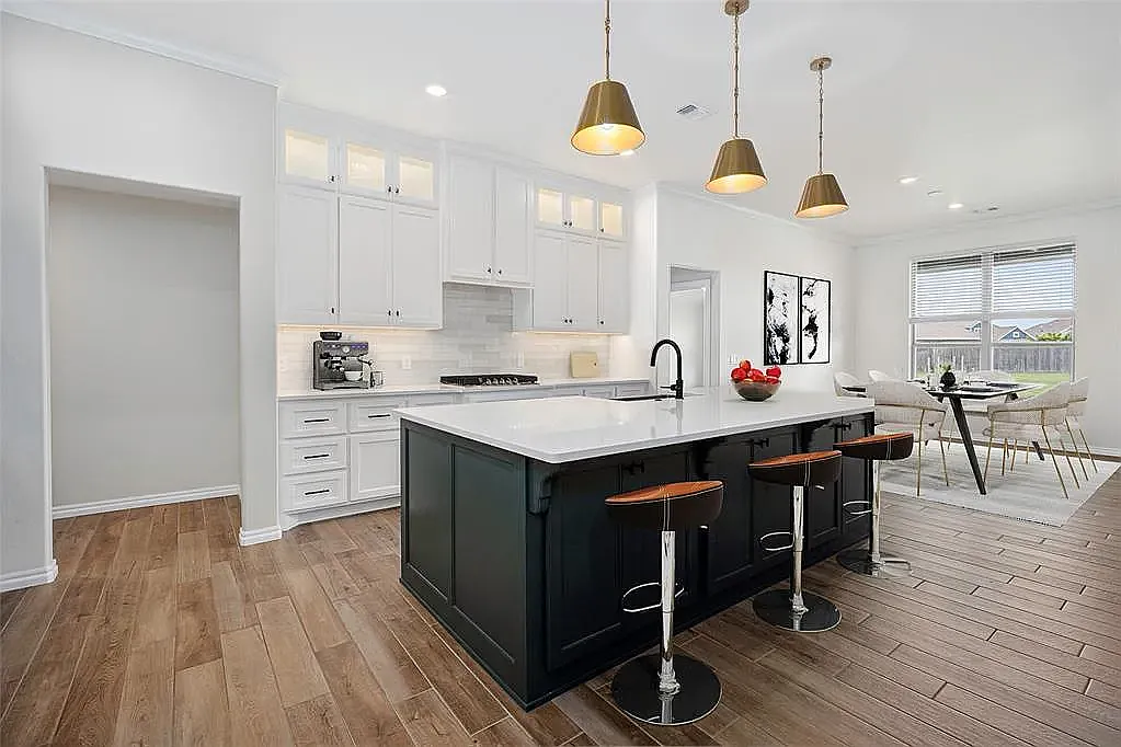 5 bed, 3.5 bath, 3000 sqft, $3,195 — Photo 3