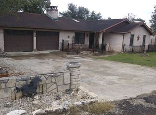 116 N Middle Ln, Canyon Lake, TX 78133