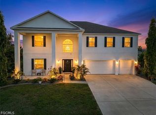 812 SW 11th Ct, Cape Coral, FL 33991