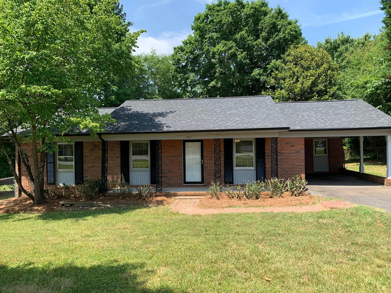 3 bed, 1135 sqft, $1,460 — Photo 1