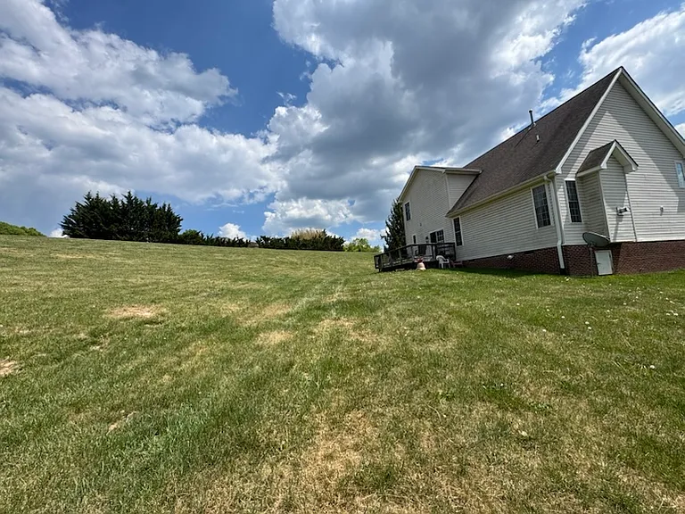 504 Wildflower Ln — Photo 2