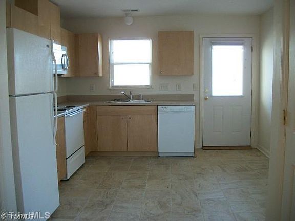 3rd image of 432 Bingham St