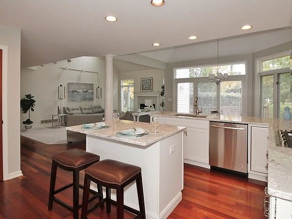 2nd image of 5564 Oakdale Ln