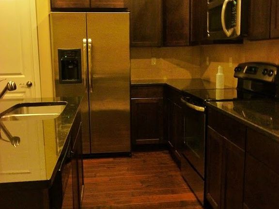 3rd image of 3226 Highlands Blvd