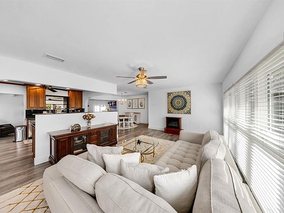 3rd image of 2133 Coral Gardens Drive