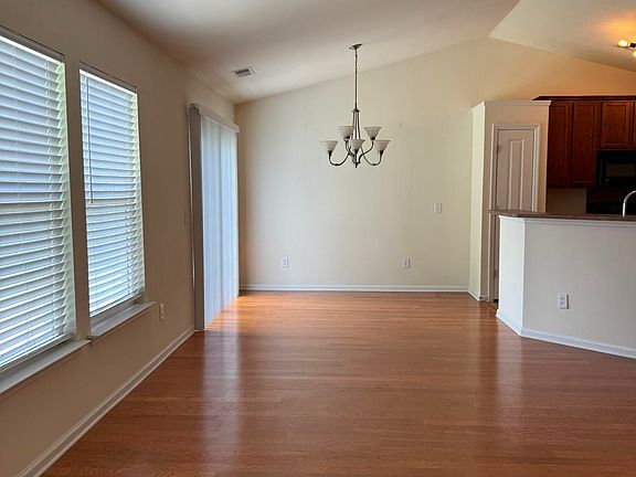 5th image of 3382 Middlesboro Ave