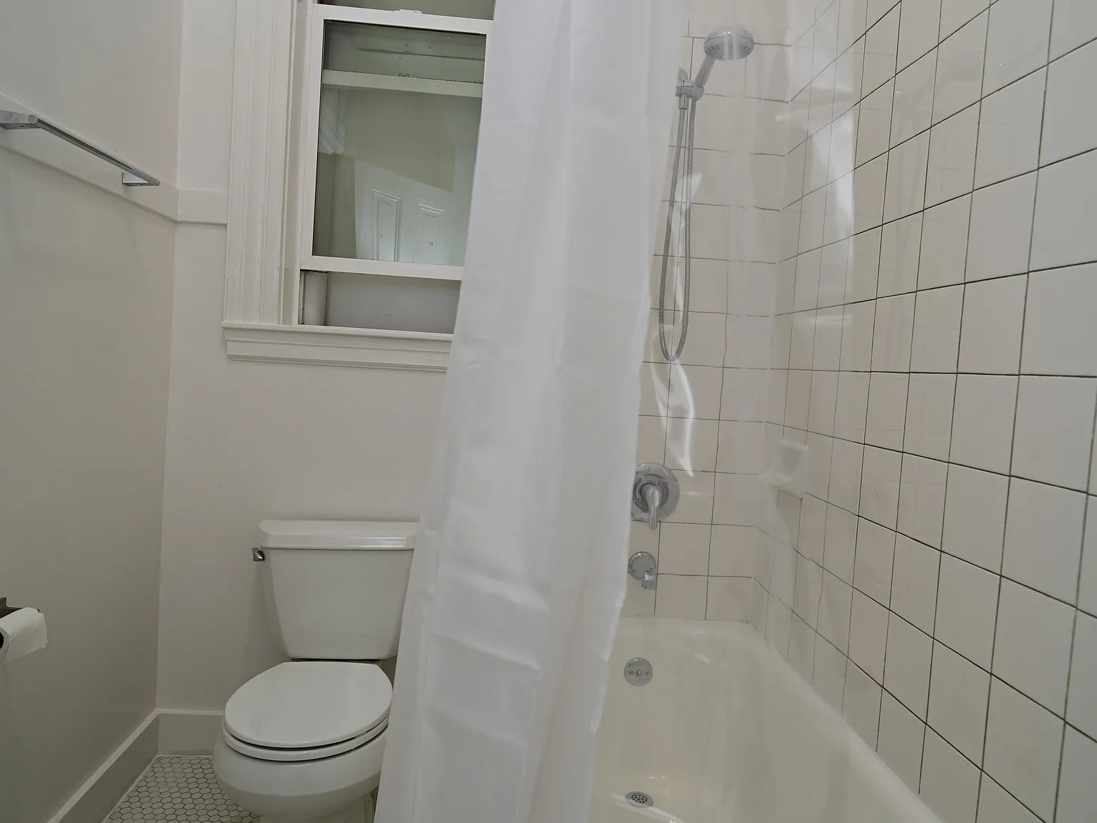 2 bed, 900 sqft, $6,499 — Photo 3