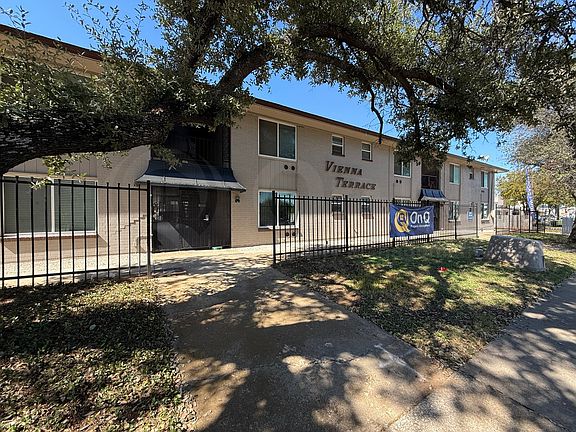 3rd image of 150 S Main St APT 208
