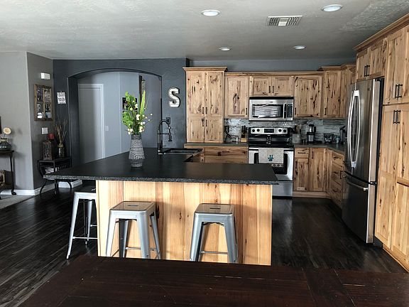 3rd image of 15085 W Lincoln St