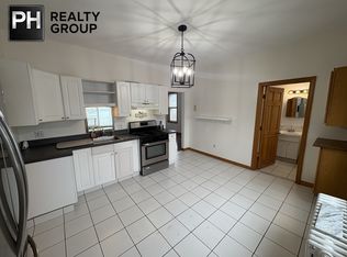 573 Shirley St APT 2, Winthrop, MA 02152