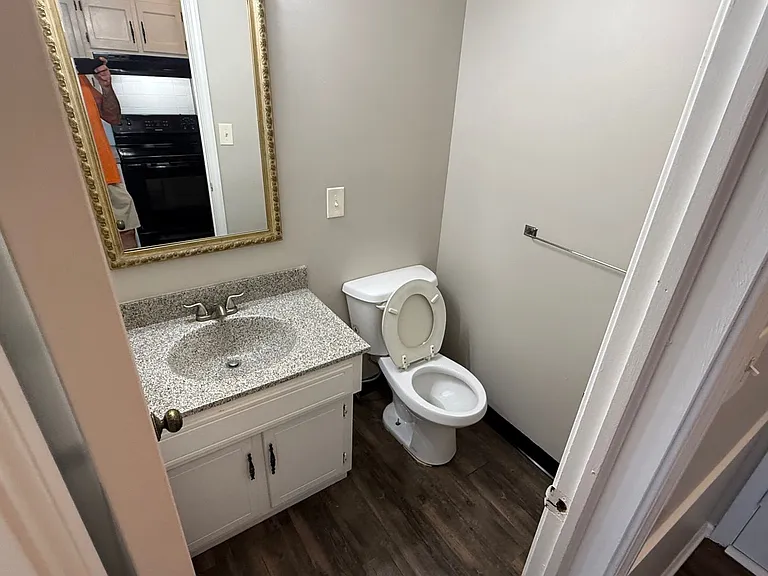 403 Hawthorne Court — Photo 7