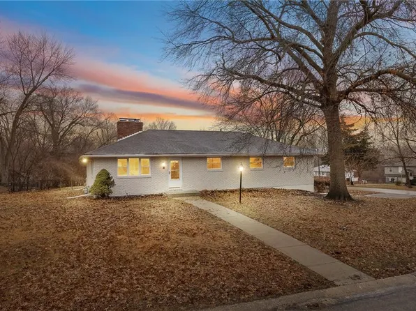 9351 E 77th St, Raytown, MO 64138