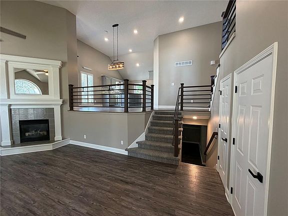 5th image of 908 SE 15th St