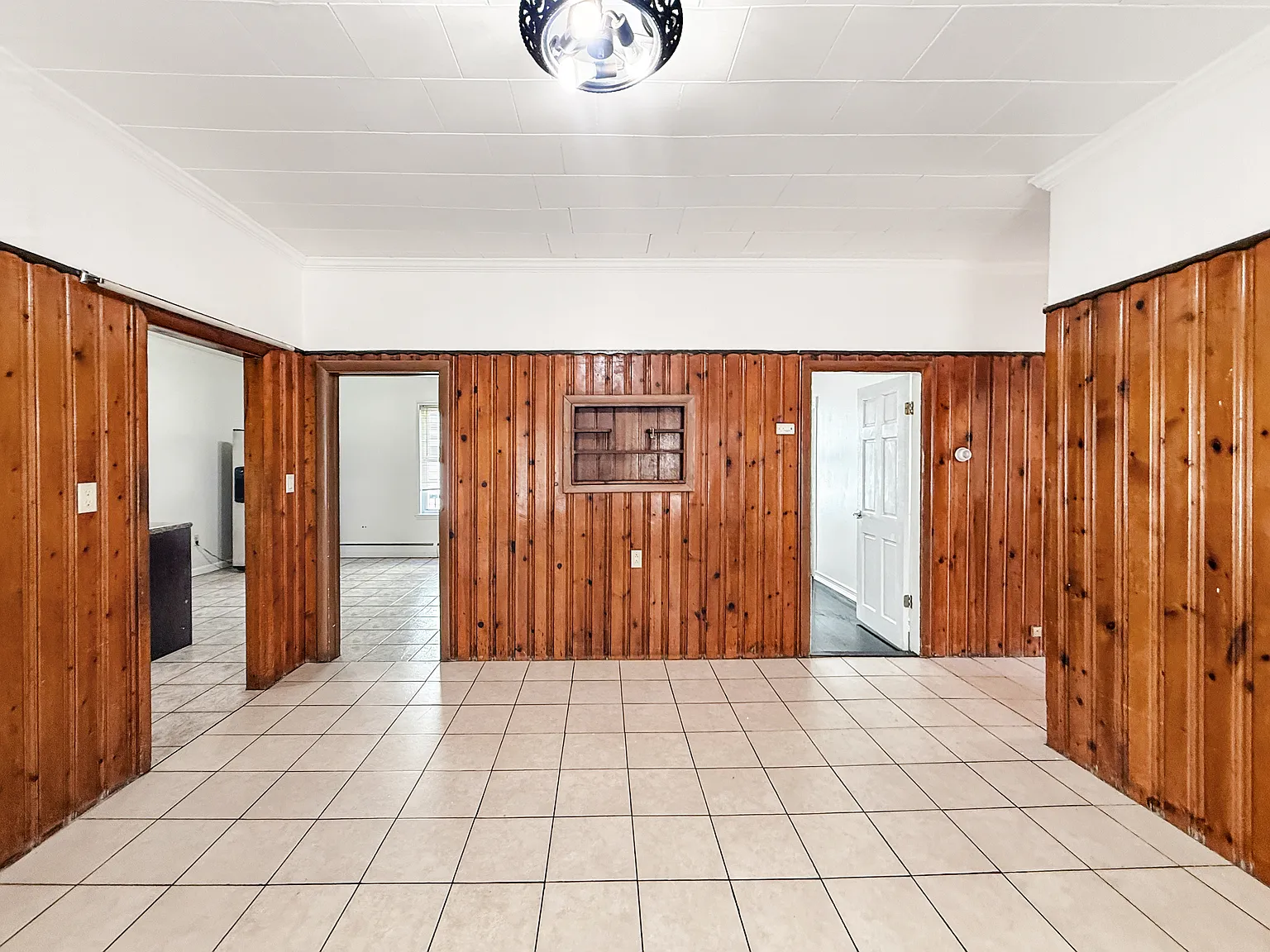 3 bed, 999 sqft, $2,000 — Photo 3