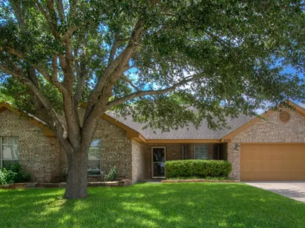 909 Queens Dr, New Braunfels, TX 78130