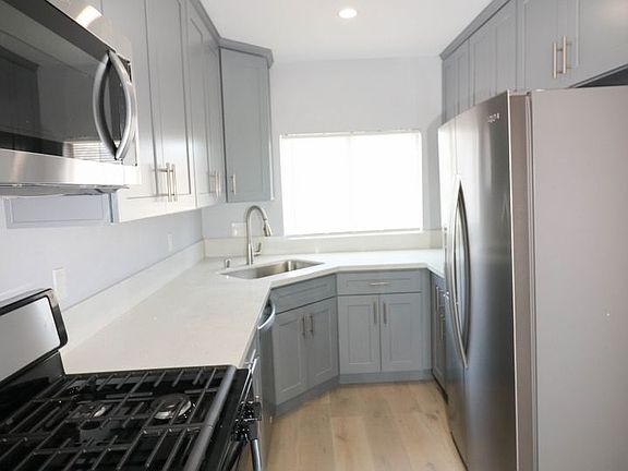 4th image of 1830-1838 E 7th St #9