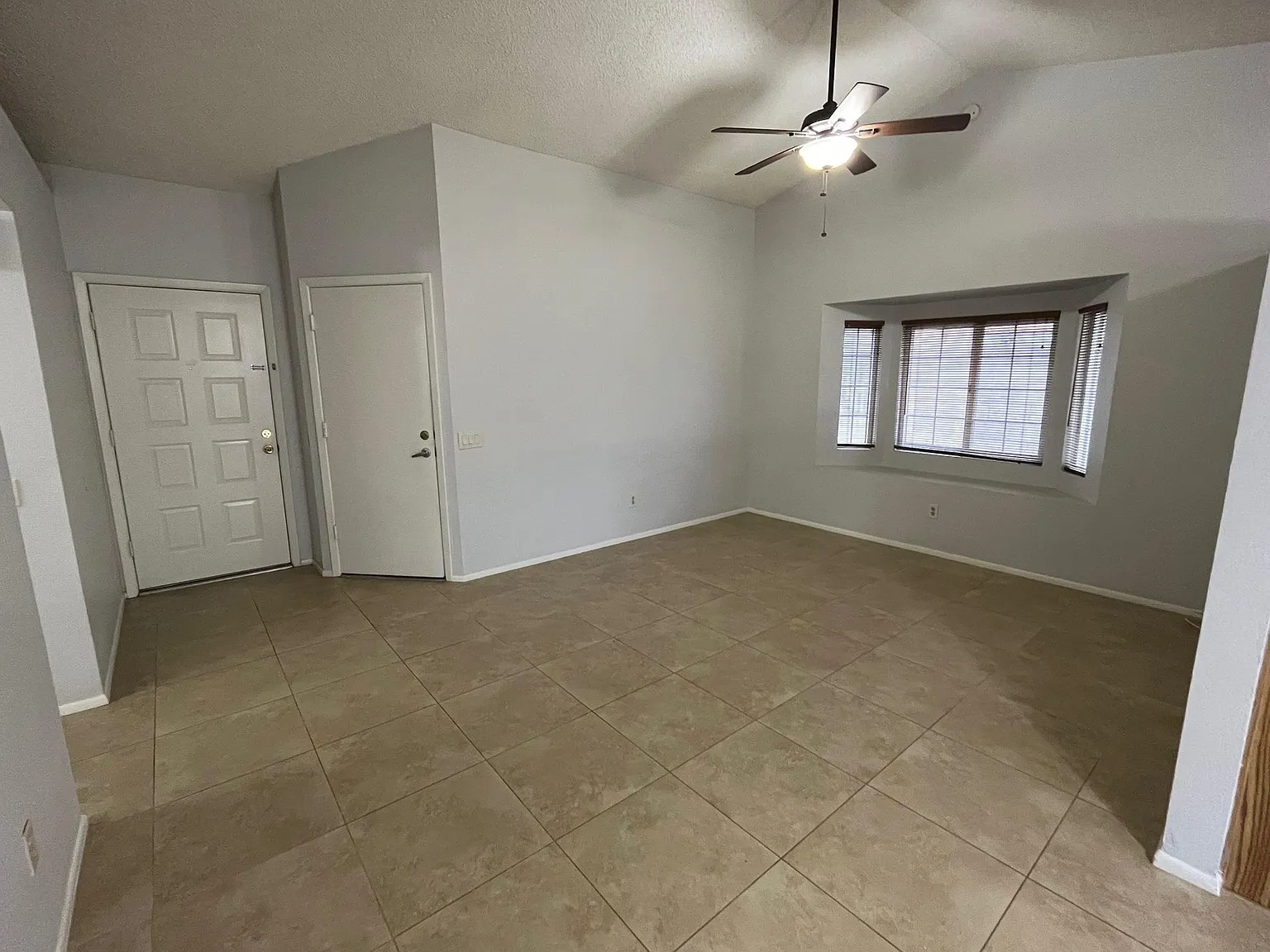2 bed, 823 sqft, $1,725 — Photo 3