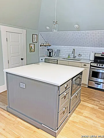1 bed, 1.0 bath, 600 sqft, $1,550 — Photo 4