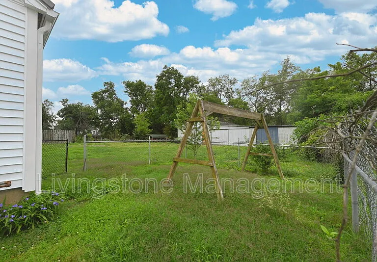 872 W Albert Gallatin Ave — Photo 44