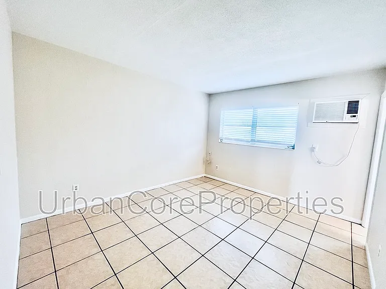 115 7th Ave N #9 — Photo 7