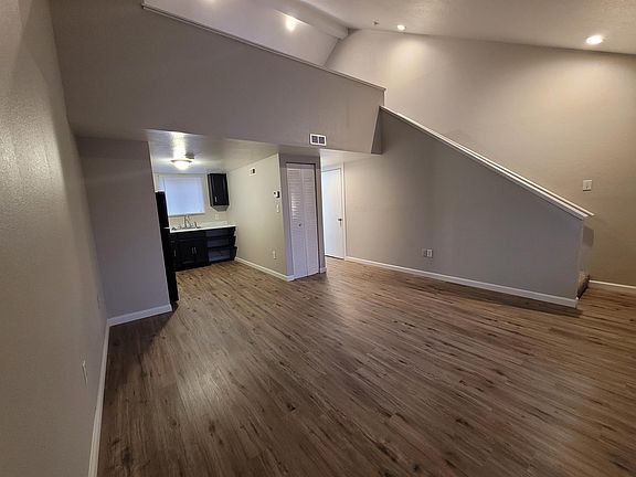 2nd image of 3037 N Jackson Ave #2