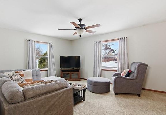 4th image of 415 Madison Street