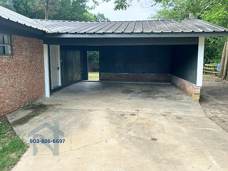 601 Thomas St — Photo 16