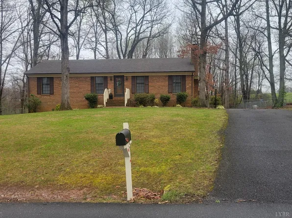 1107 Fairview Dr, Bedford, VA 24523