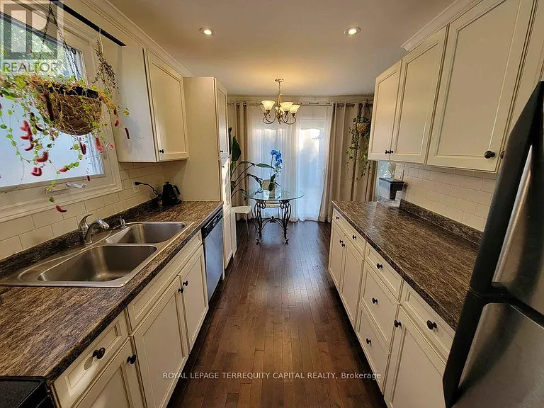 20 Mowat Cres — Photo 14