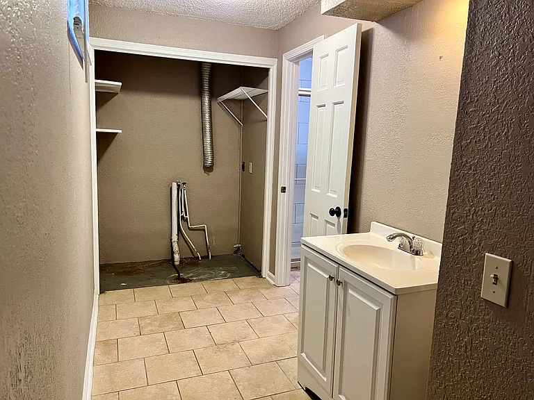 2342 S Crysler Ave — Photo 16