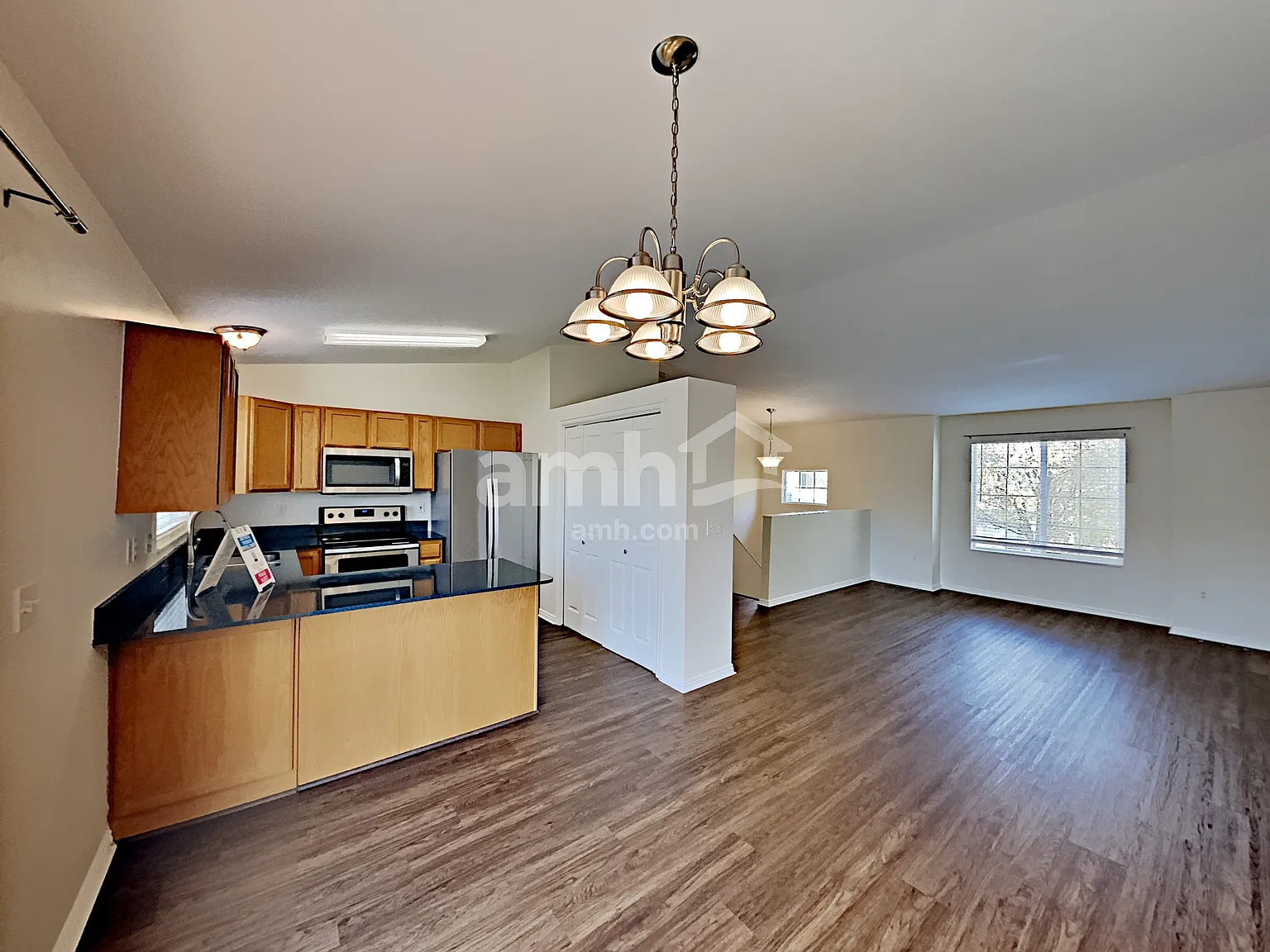 4 bed, 3.0 bath, 1898 sqft, $2,930 — Photo 4
