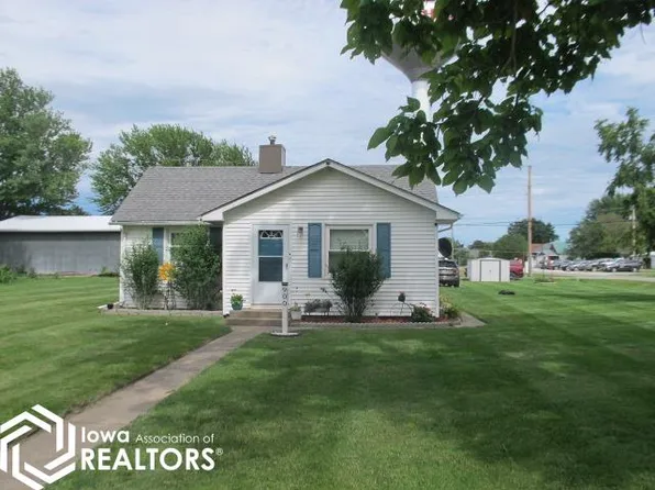 900 N 17th St, Chariton, IA 50049