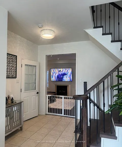 33 Mansbridge Cres — Photo 8