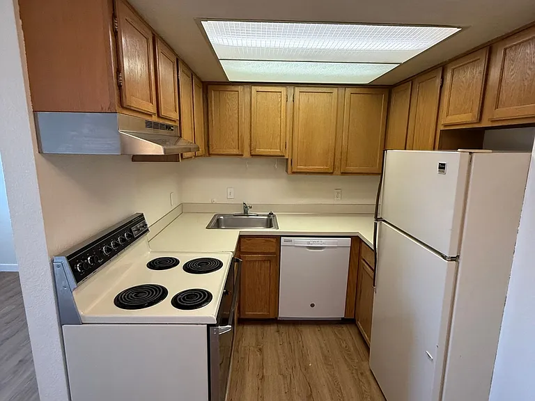 Seattle North Apartments — Photo 21