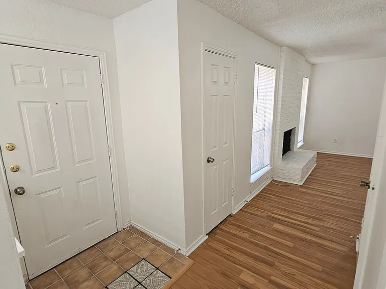 1400 Darr St #C — Photo 7