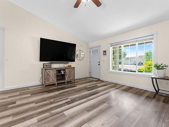 3rd image of 11868 Pigeon Ct