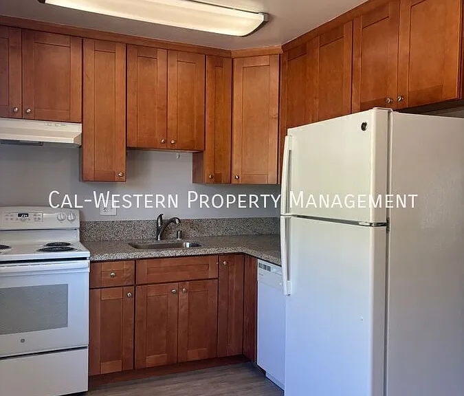 4230 Payne Ave — Photo 2