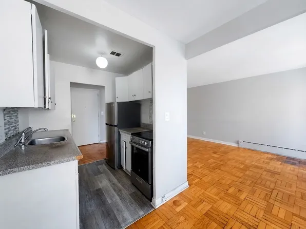 420 Eglinton Ave E, Toronto, ON