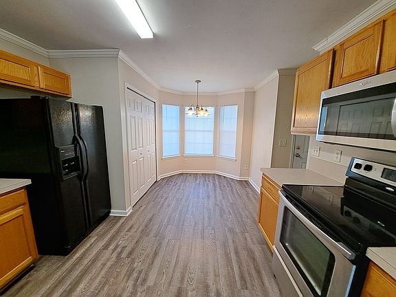 4th image of 5880 Liska Dr