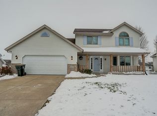 1377 Pinnacle Cir, Sun Prairie, WI 53590