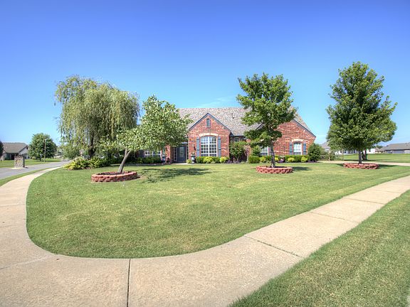 3rd image of 26525 Belvedere Dr