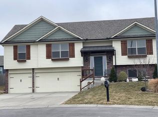 1007 SW Redbud Cir, Oak Grove, MO 64075