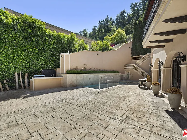 1465 N Robmar Dr — Photo 24