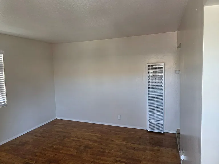 1359 Reeve St — Photo 5
