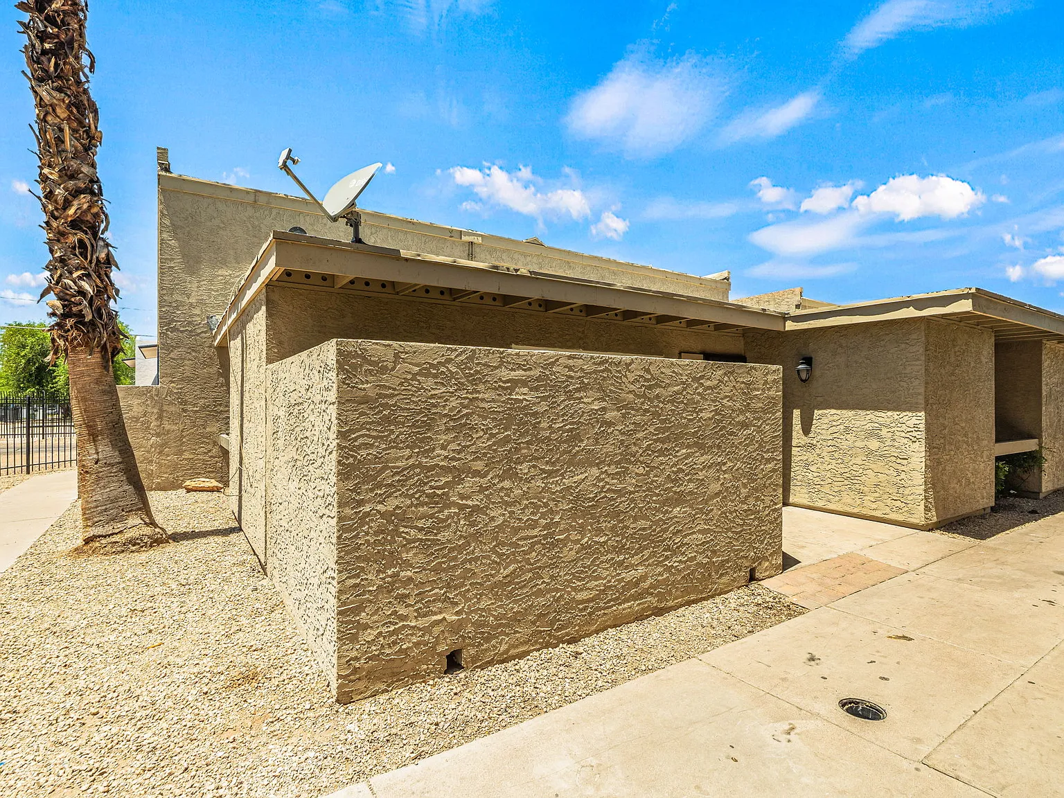 3 bed, 2.0 bath, 957 sqft, $1,550 — Photo 3