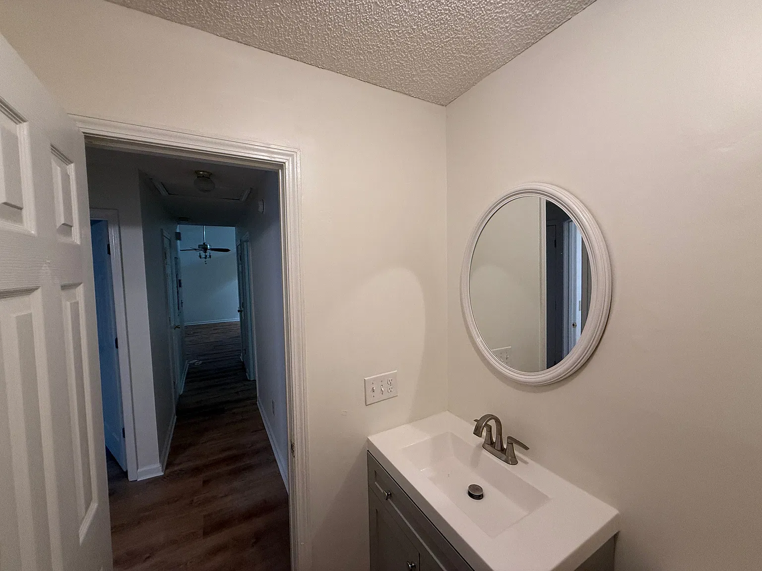3 bed, 2.0 bath, 1142 sqft, $1,600 — Photo 3