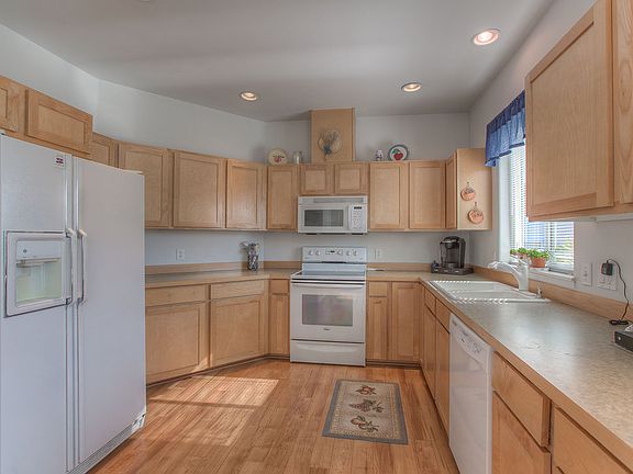 Bright and Sunny kitchen