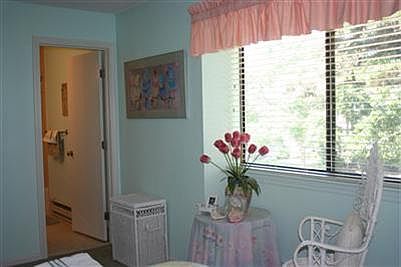 3rd image of 250 Eaton Lane #250