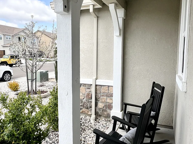 4216 Whitethorn Dr — Photo 6